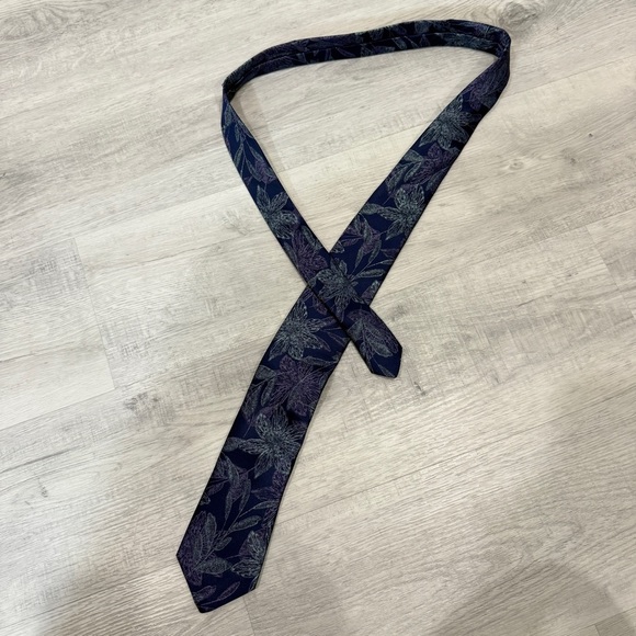 Dion Collection Navy Blue Floral Woven Tie Pure Italian Silk - Made in Canada - Picture 14 of 14